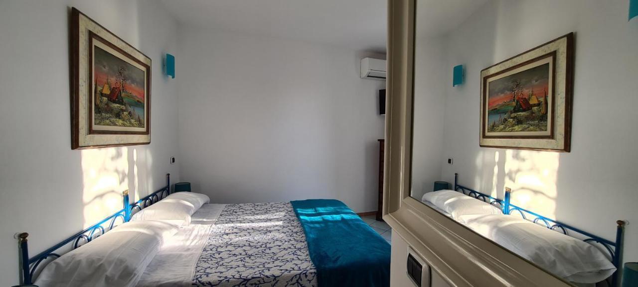 פונזה Guest House Villa Il Gabbiano מראה חיצוני תמונה