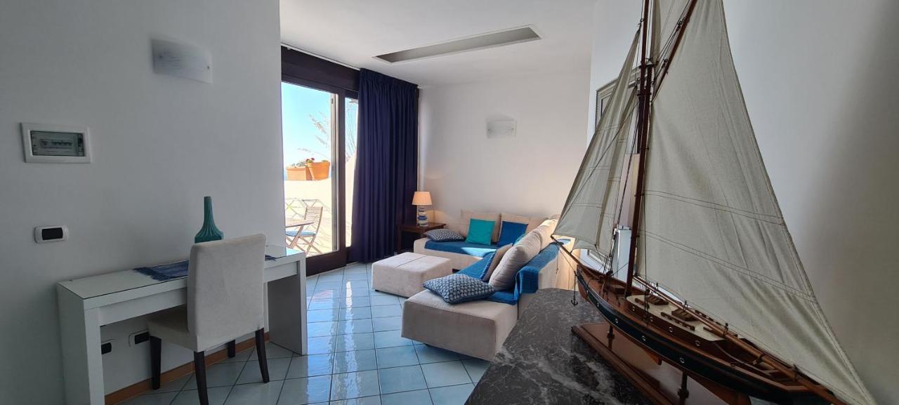 פונזה Guest House Villa Il Gabbiano מראה חיצוני תמונה